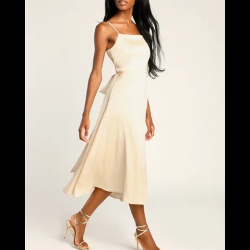 Lulus Gorgeously Graceful Champagne Satin
Sleeveless Midi Dress Size S